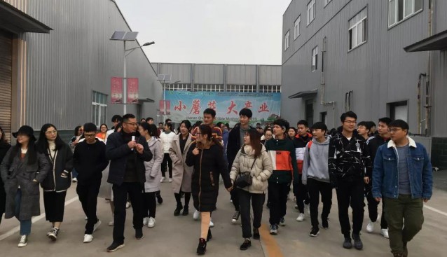 許昌學(xué)院近500名大學(xué)生到世紀香食用菌產(chǎn)業(yè)園參觀學(xué)習(xí)